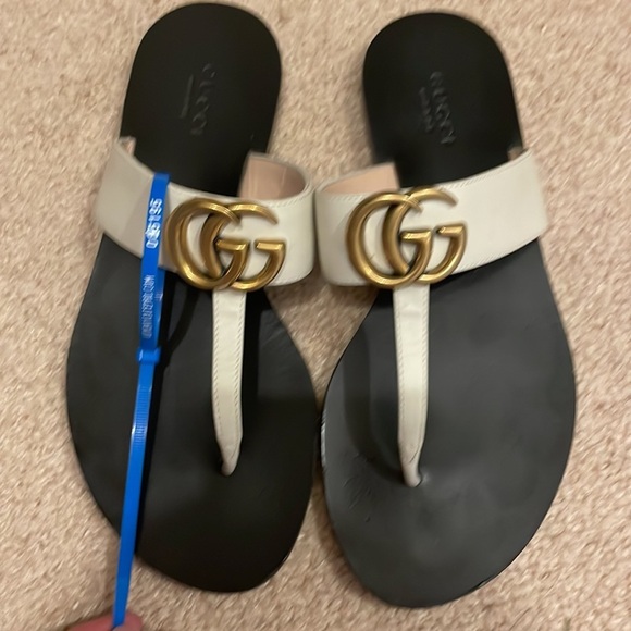 Womens Gucci Leather Thong Sandal with Double G - Picture 2 of 10